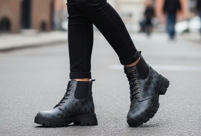 Women's safety ankle boots – leather with laces – comfortable rubber sole - Image 3